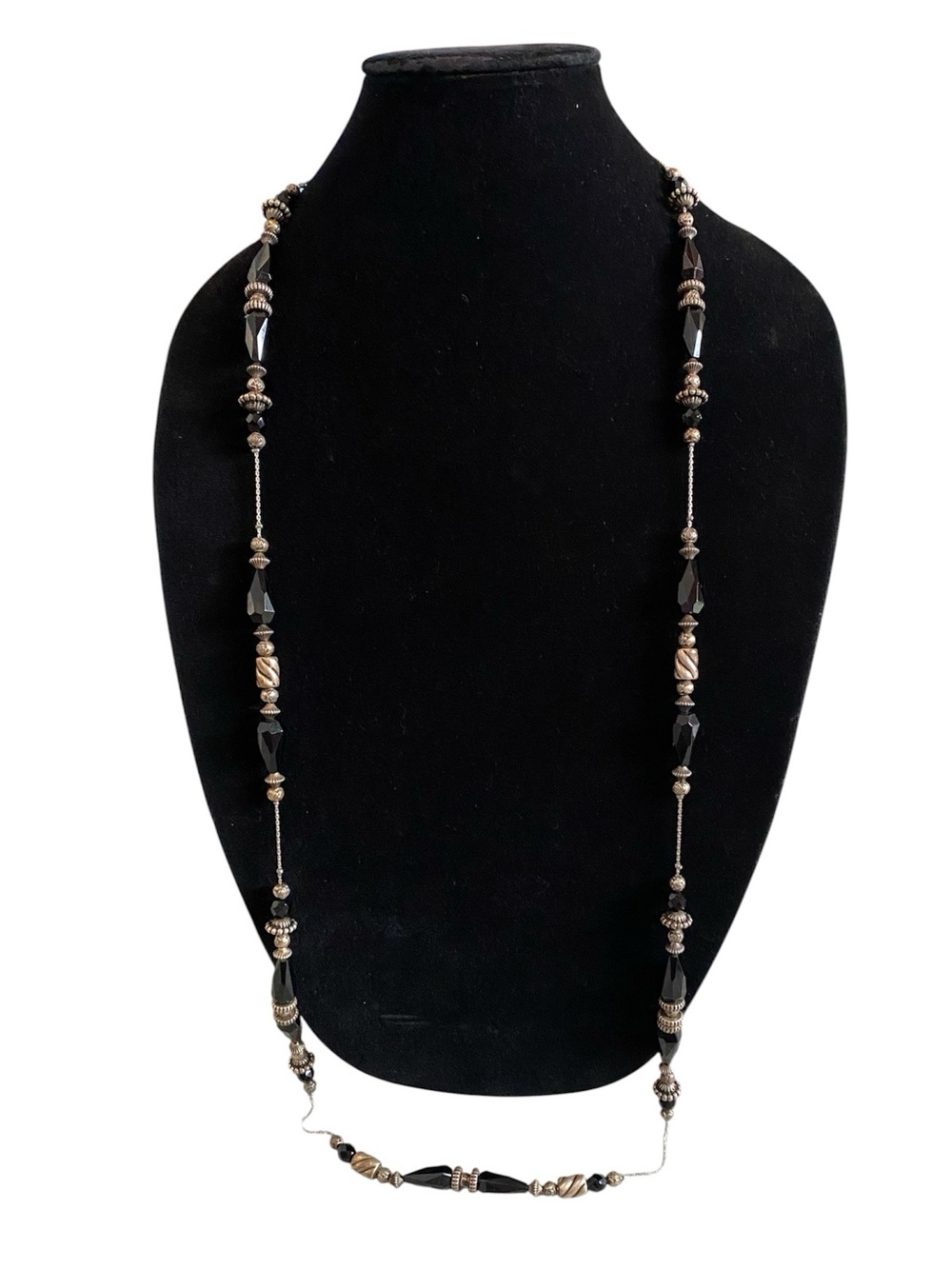 Dabby Reid vintage long beaded silvertone necklace